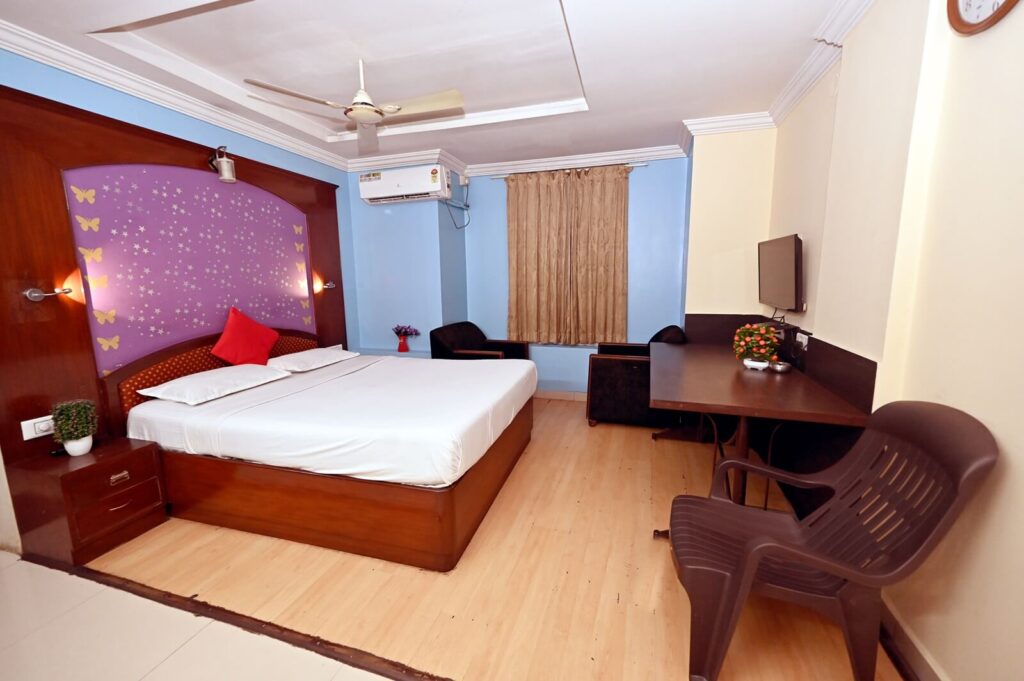 deluxe hotel rooms in JP Nagar