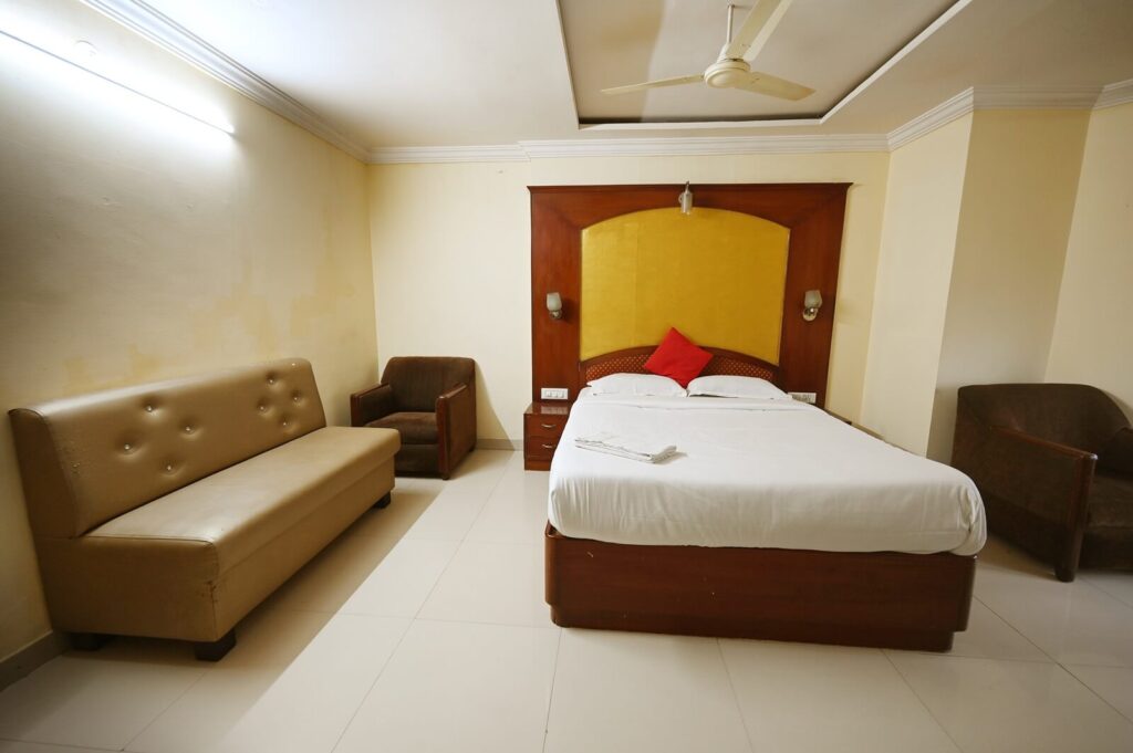 spacious deluxe rooms in JP Nagar