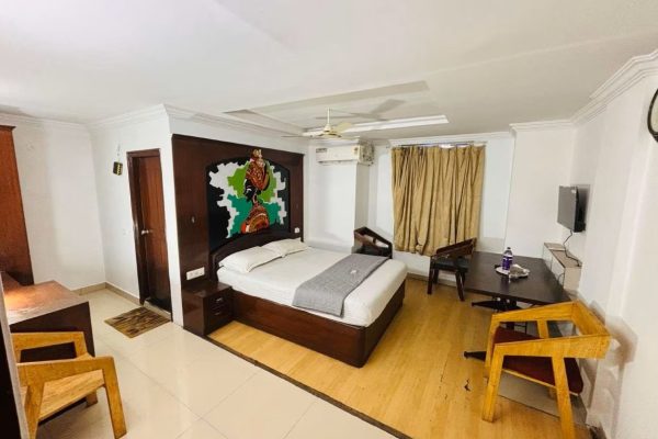 Hotel and Lodge Near Yelachenahalli